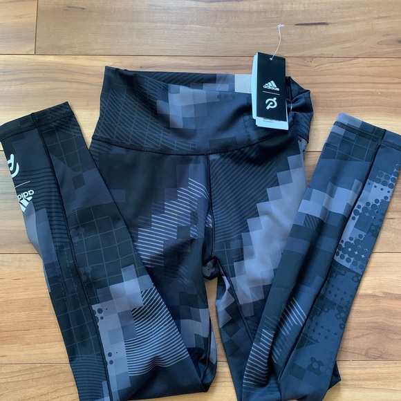 Peloton Women’s Fitness Apparel - Picture 8 of 11